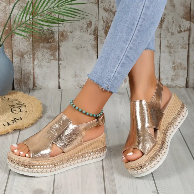 Sandalias sencillas con hebilla lateral