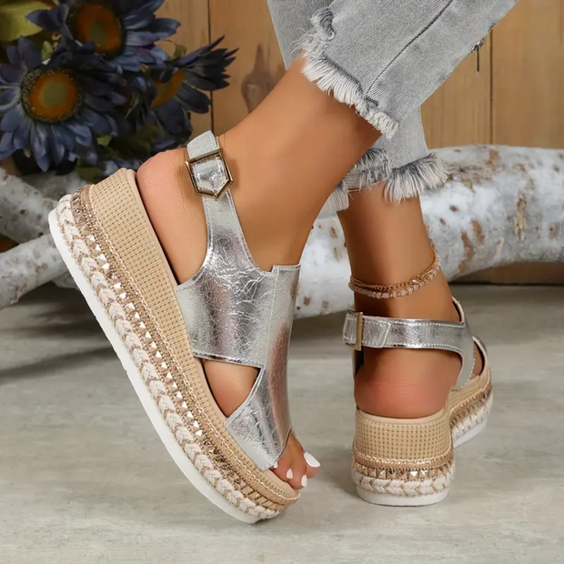 Sandalias sencillas con hebilla lateral