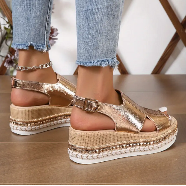 Sandalias sencillas con hebilla lateral