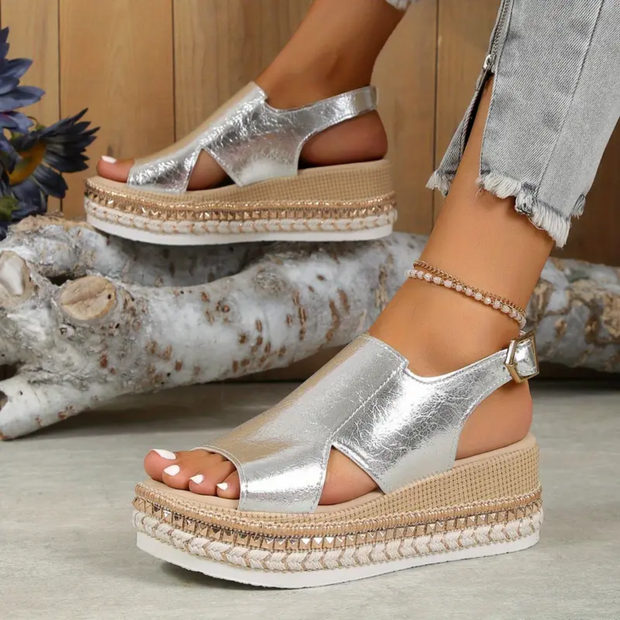 Sandalias sencillas con hebilla lateral