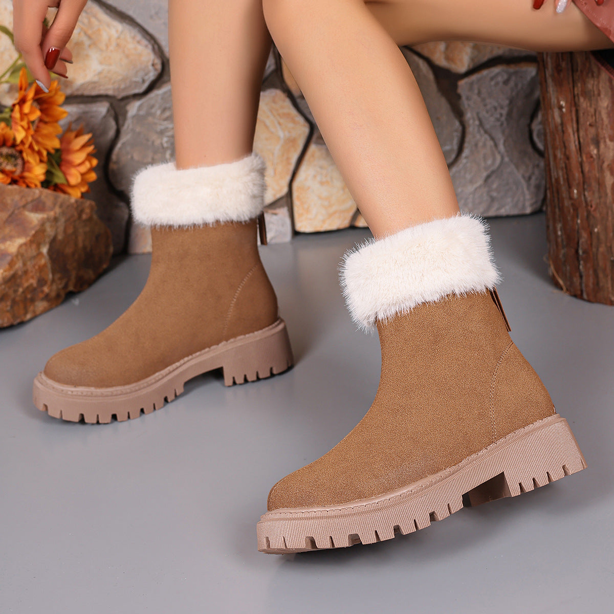 Bottes de neige à talons carrés pour femmes, chaussures d'hiver en peluche à plateforme en velours et peluche, bottes mi-mollet chaudes et antidérapantes à la mode