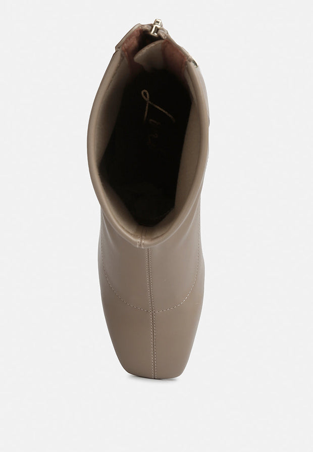 Hera Runaway Classic Ankle Boots-3